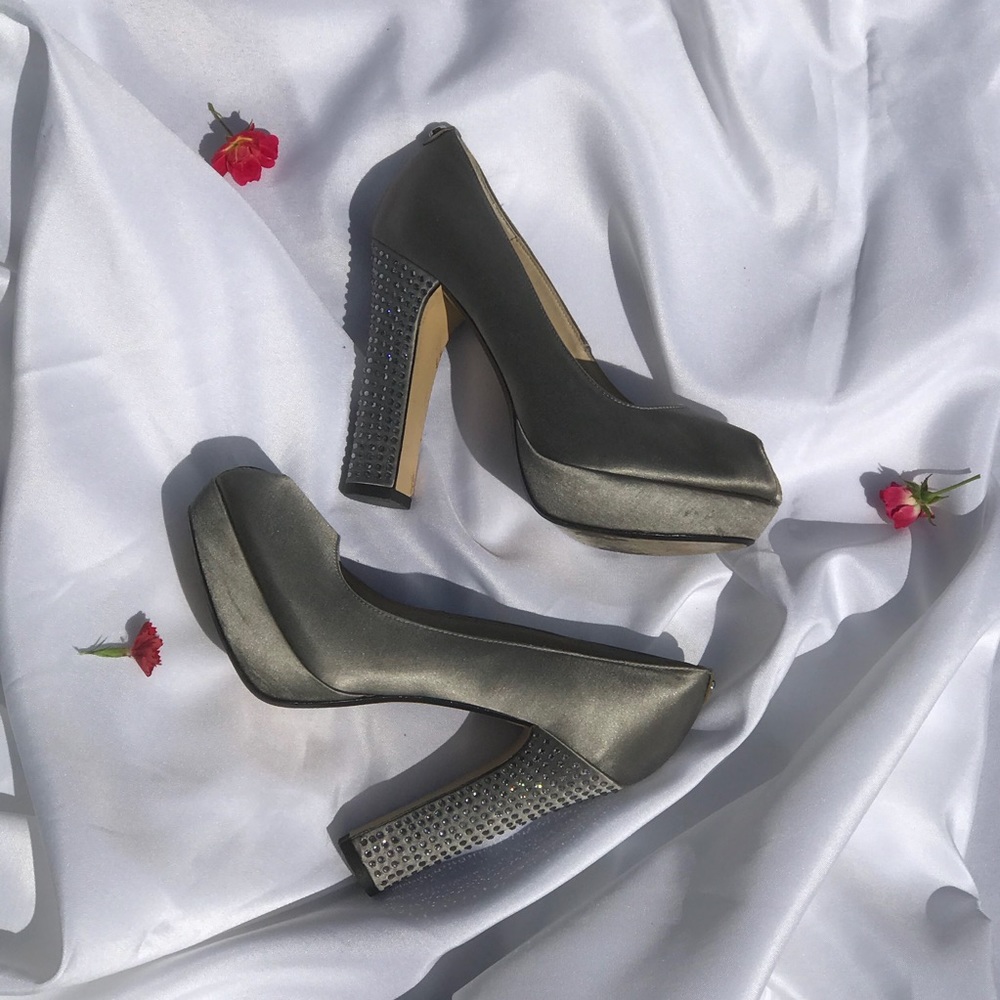 Legit Michael Kors Peep Toe Platform Pumps